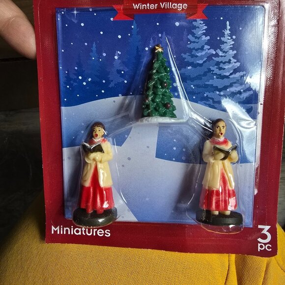 Cobblestone Corners Christmas Winter Village People Miniatures Carolers - Picture 2 of 6